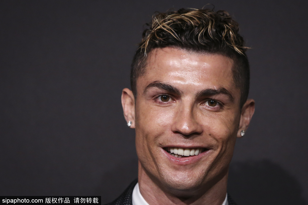 英超-攻击线哑火达洛特破门 曼联1-1西汉姆近5轮仅1胜（英超：达洛特破门仍难救主，曼联1-1西汉姆，近5轮仅一胜）