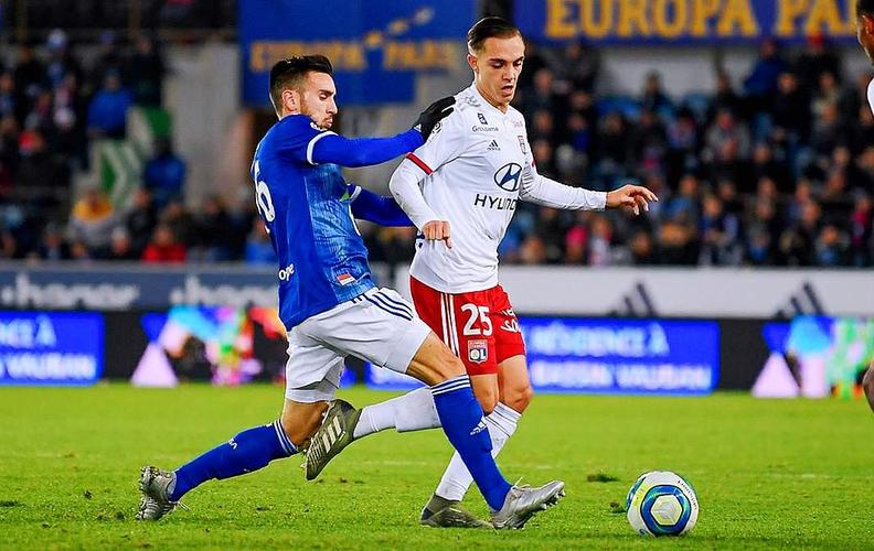 足球世界杯再次出现误判，慢镜头疯传（世界杯再现疑似误判，慢镜头刷屏网络）