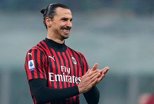 CBA揭幕战外援表现可圈可点，双方外援得分占比均超五成（CBA首战外援抢眼：两队得分过半由外援贡献）