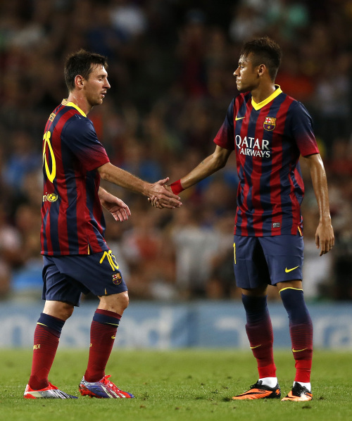 足球中超球队宣布换帅，前国脚正式接手（中超俱乐部官宣主帅更迭，前国脚走马上任）