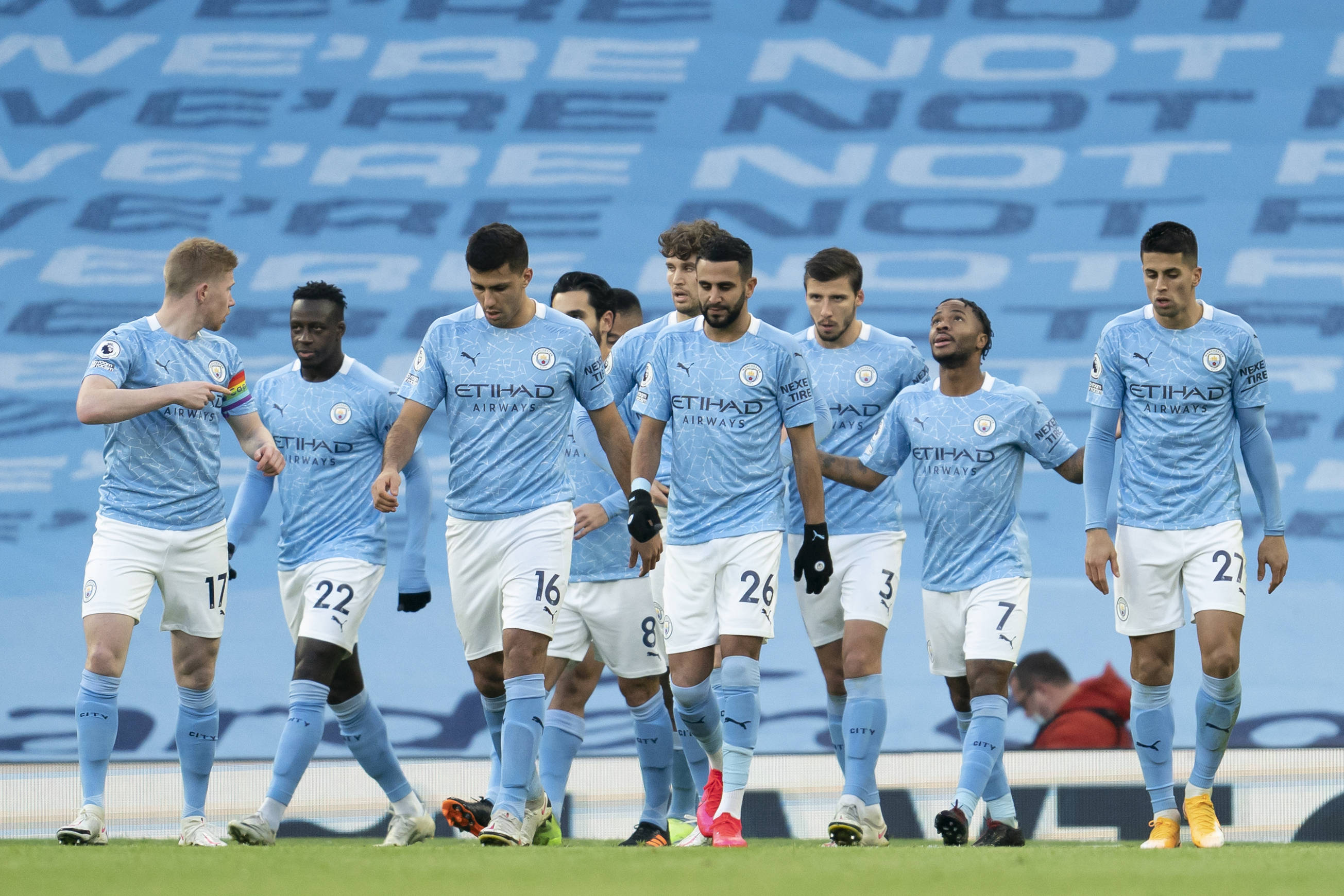 记者：为备战世界杯将继续留在墨超，J罗正与美洲狮队谈判