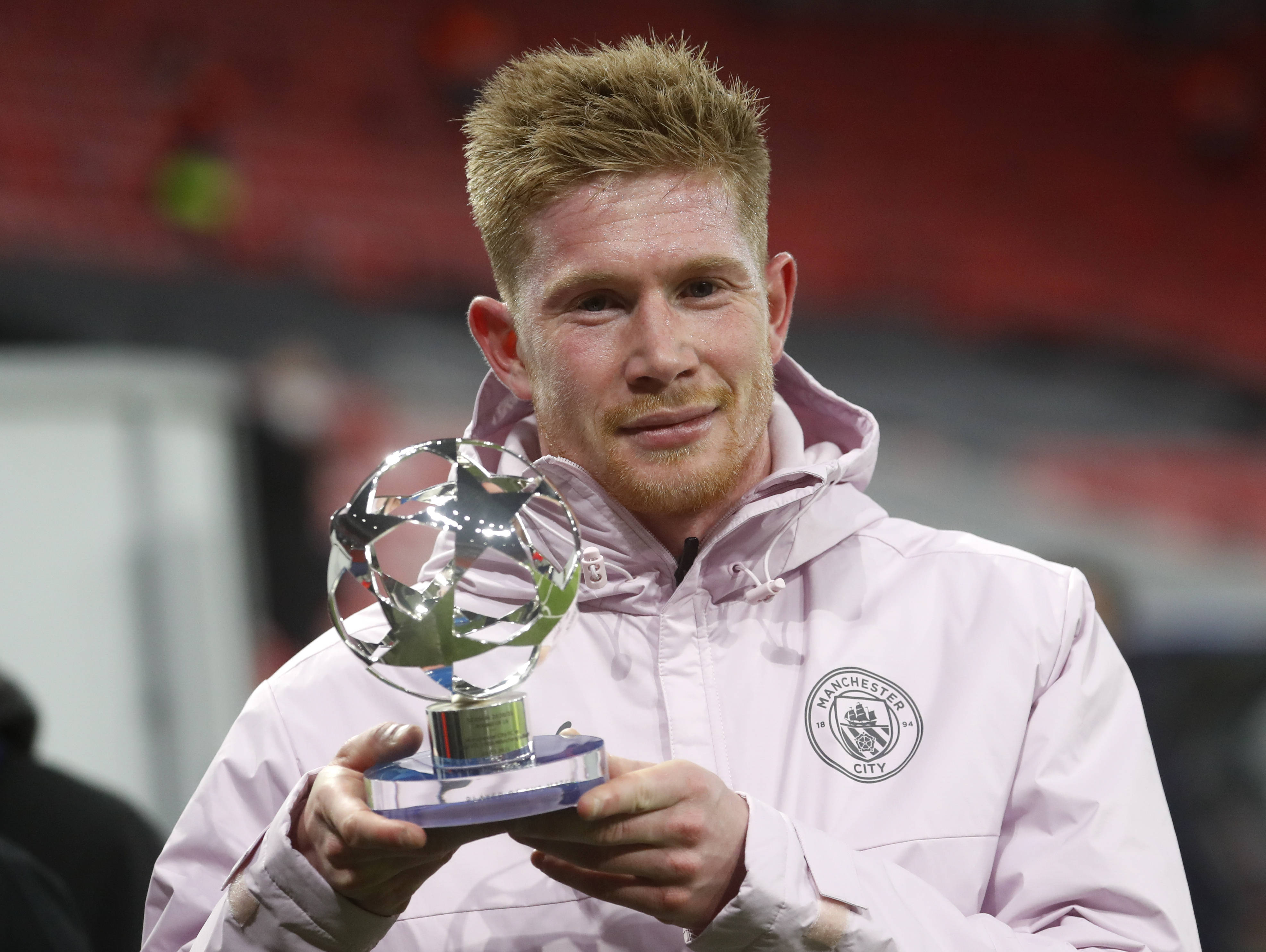 足球中超球队旅程曝光，航班延误引不满（中超球队出行细节流出，航班延误惹不满）