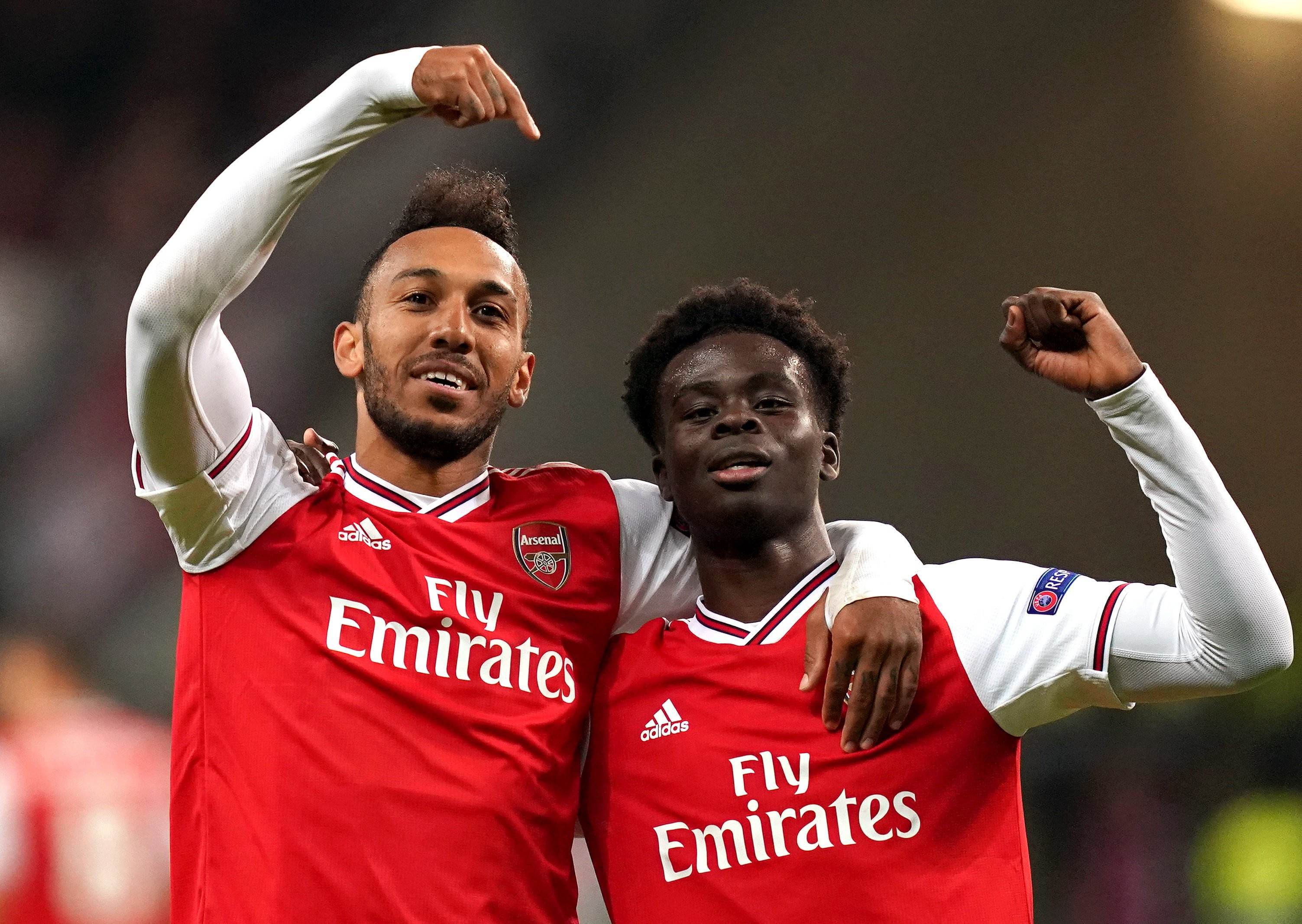 印媒：球迷花1万卢比没看到梅西，从体育场扛走了一块地毯（印媒称：球迷花1万卢比未能见到梅西，转而从球场扛走地毯）