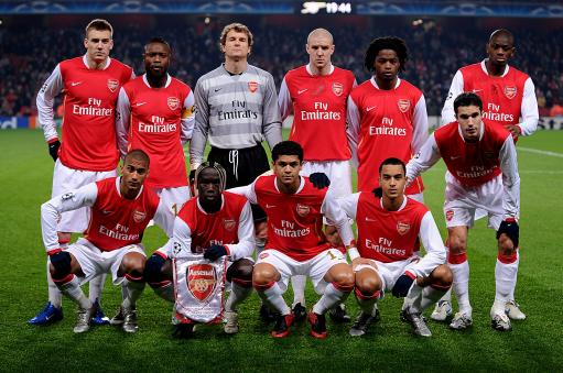 为国出战14次打进1球，尹鸿博获得印有19号的国足纪念球衣（尹鸿博获国足19号纪念球衣：14次出场打入1球）